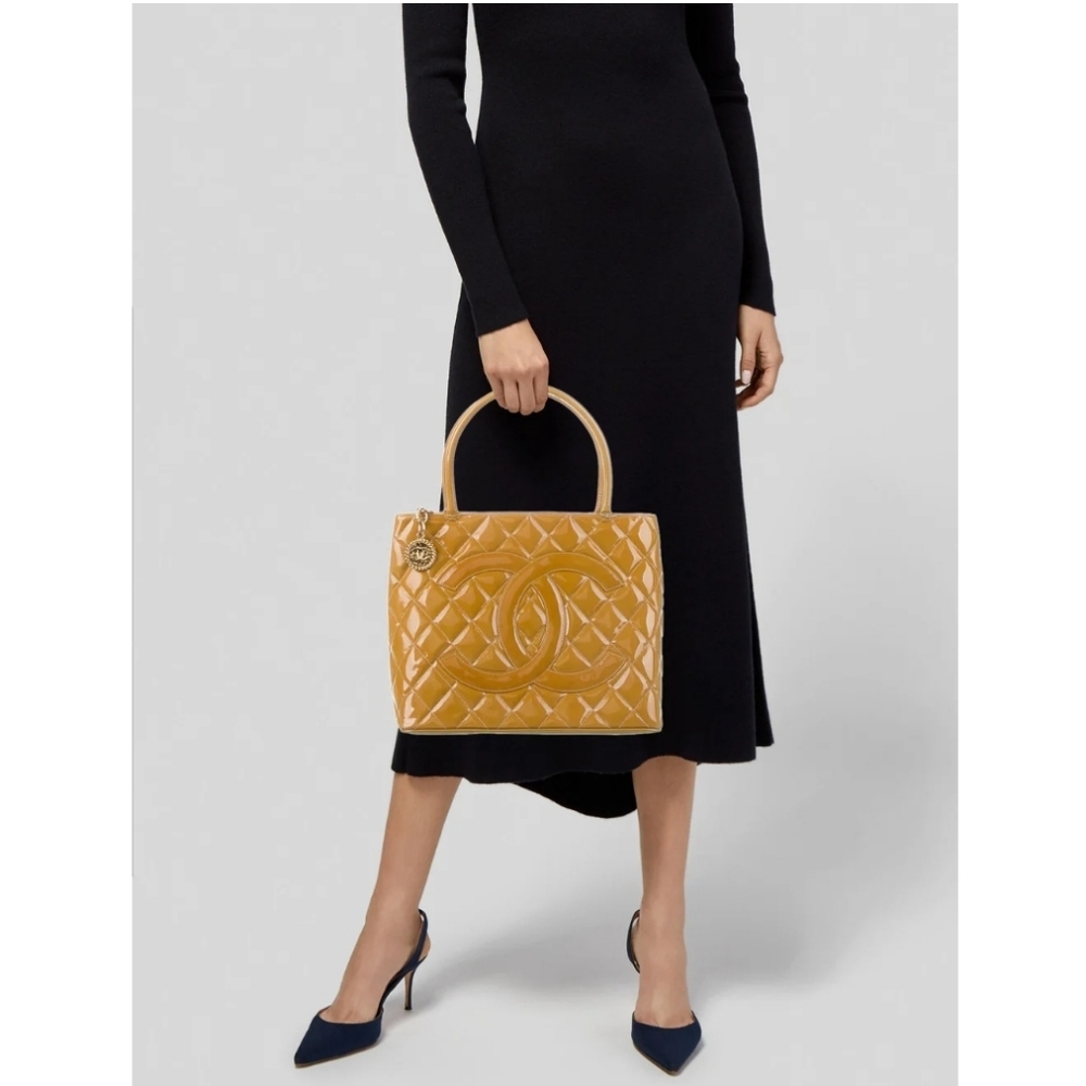 Chanel Medallion yellow silver patent leather tote - Picture 10 of 10